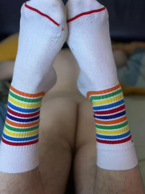 [18] Do you like my new socks? 🧦😋