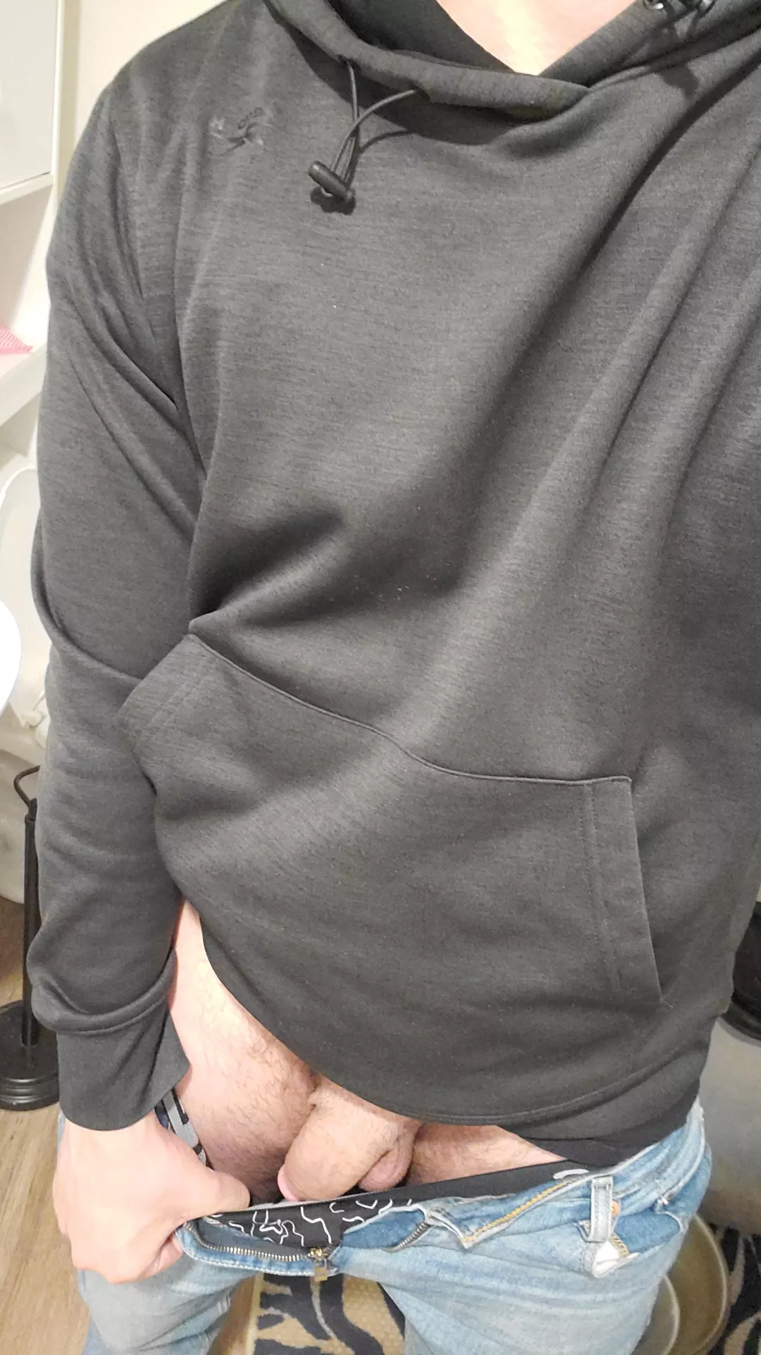 [24] Mind if I hang out?