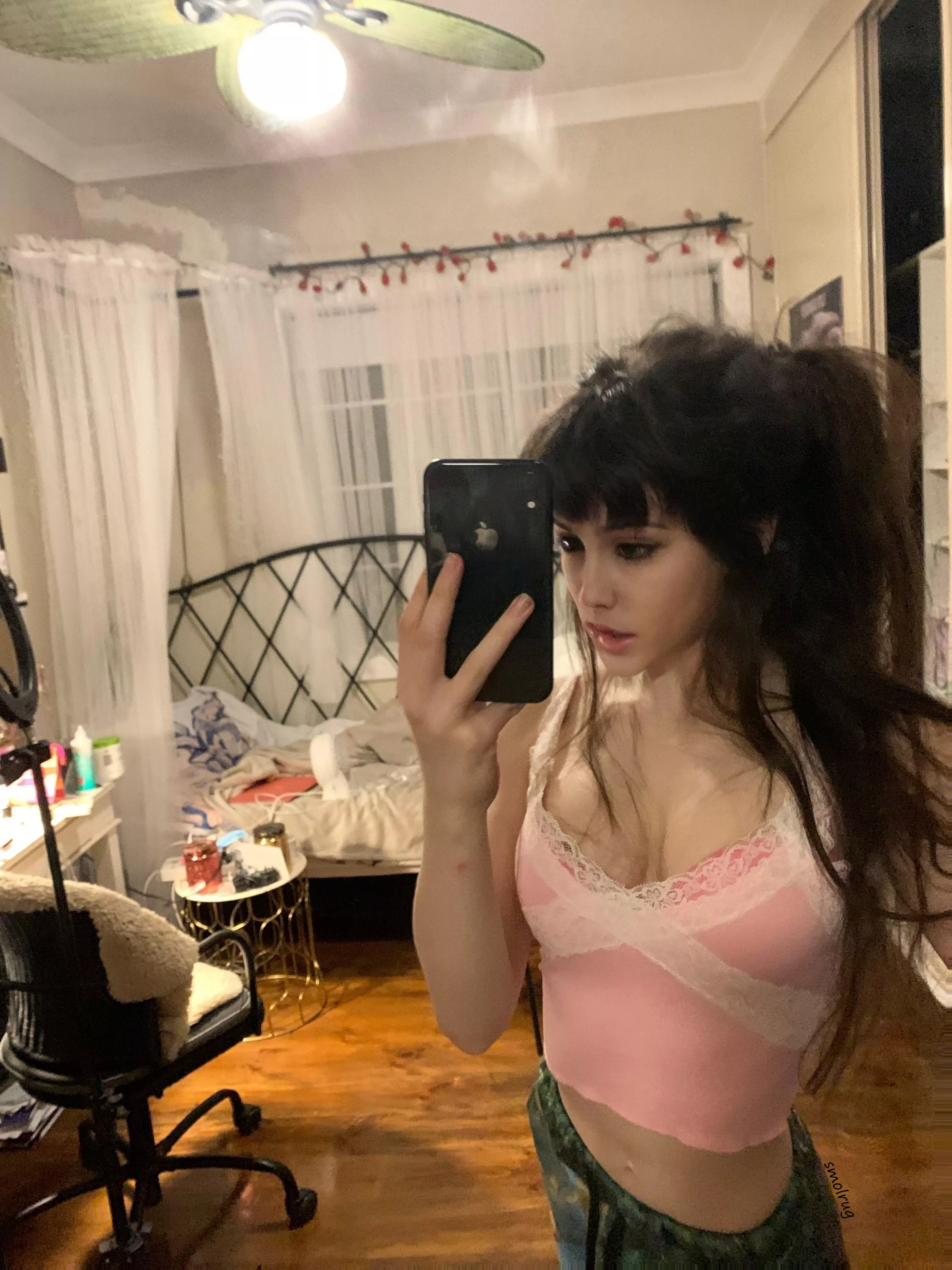 about to watch netflix.. come chill x