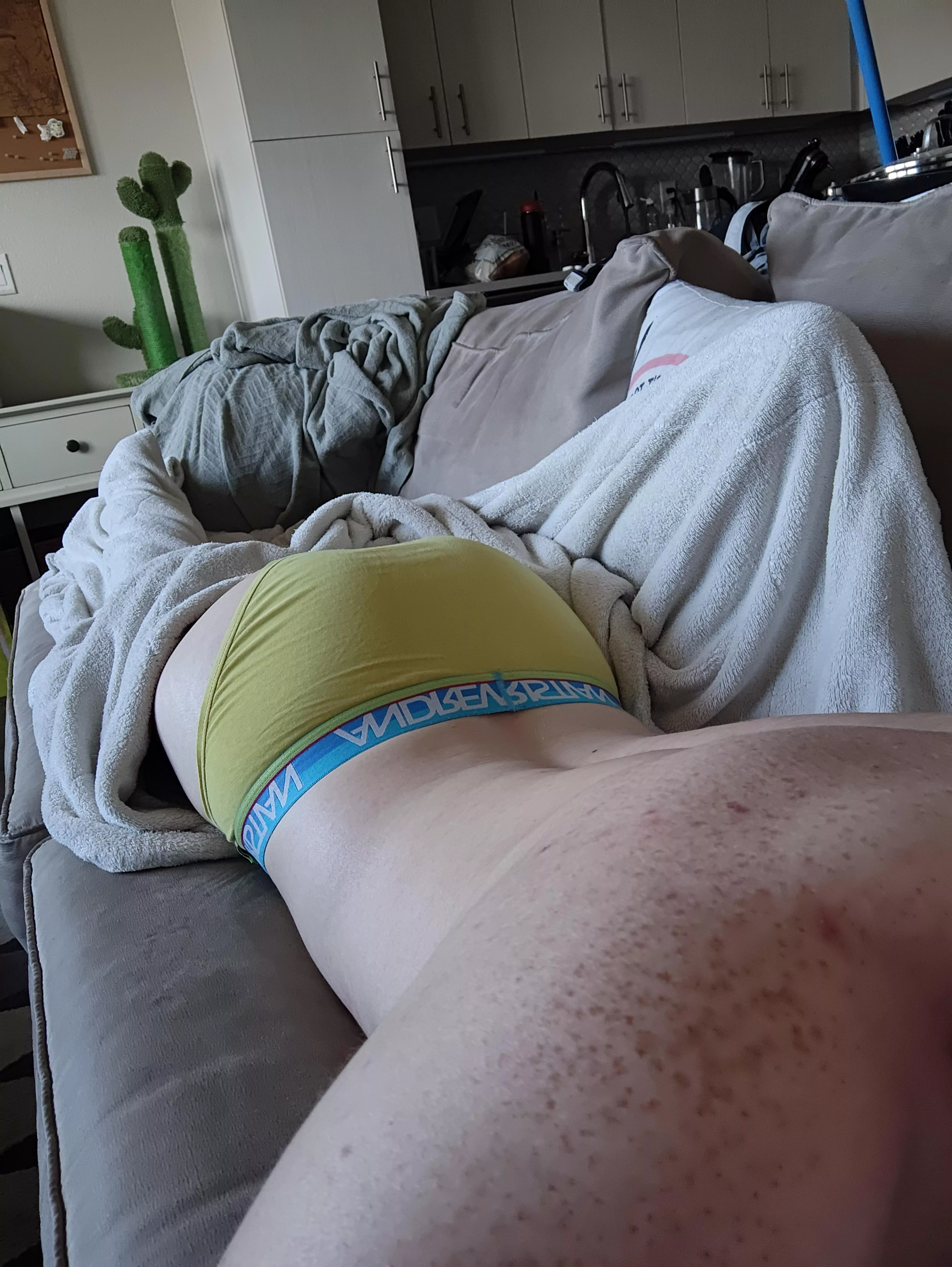 Any bros to fill me up? 😈