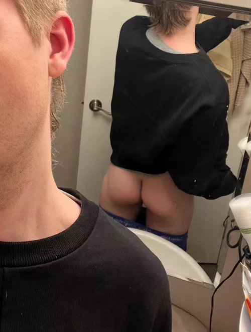 any str8 boys wann bend it over n eat it? (Then fck it) @jamezhanson