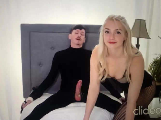 Anyone know her name, I’m obsessed 🤯