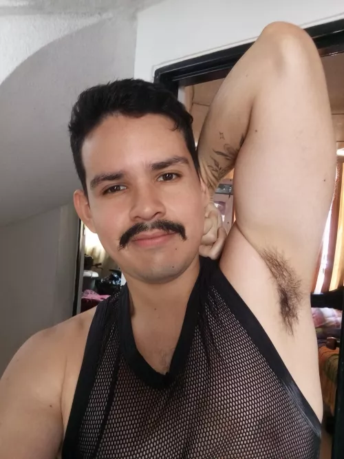 Anyone wanna lick while i jerk off ?