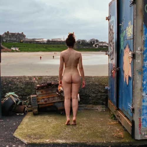 Brunettes just wanna have fun in public