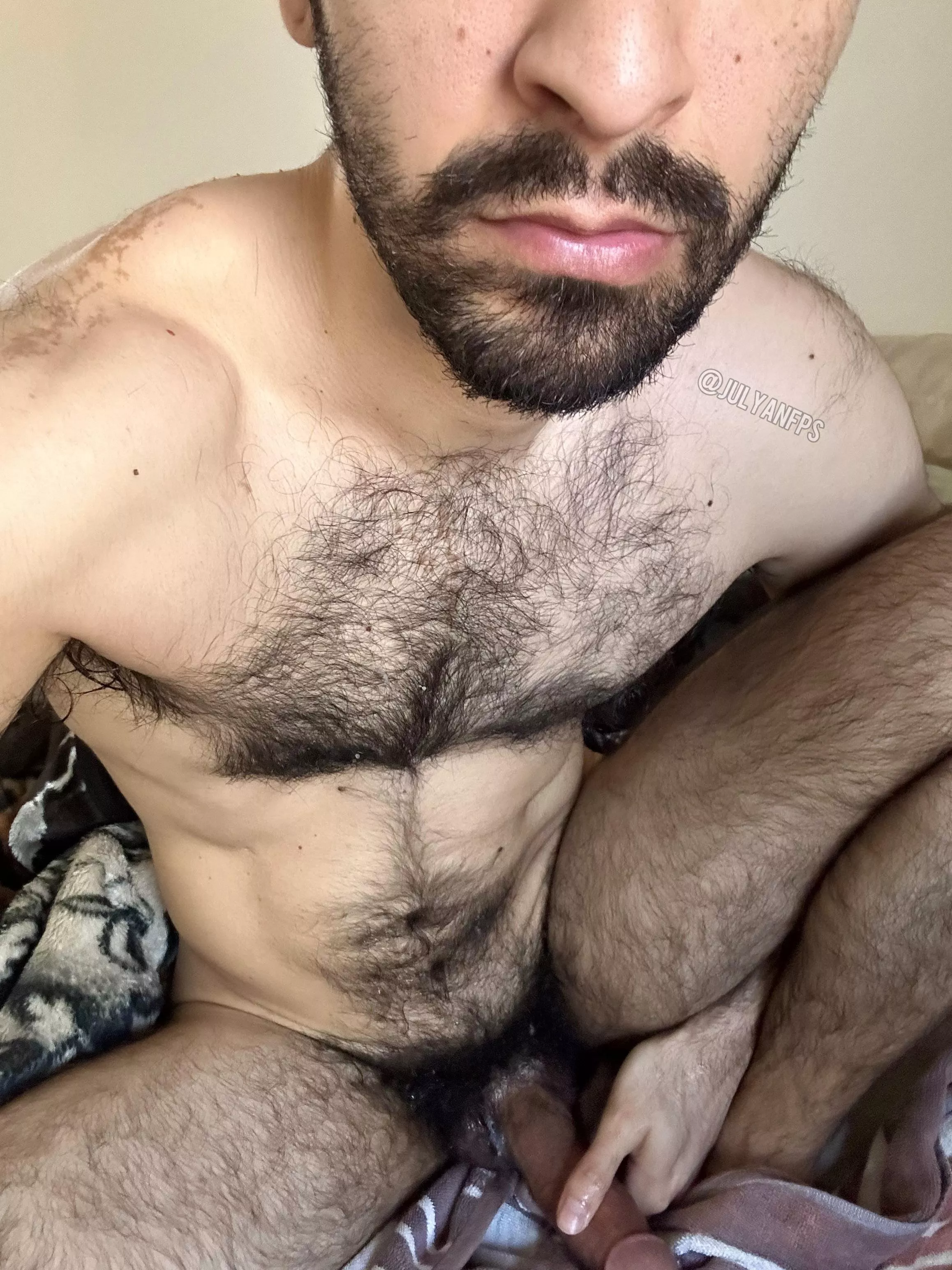 Clean the cum out of my bush 😈