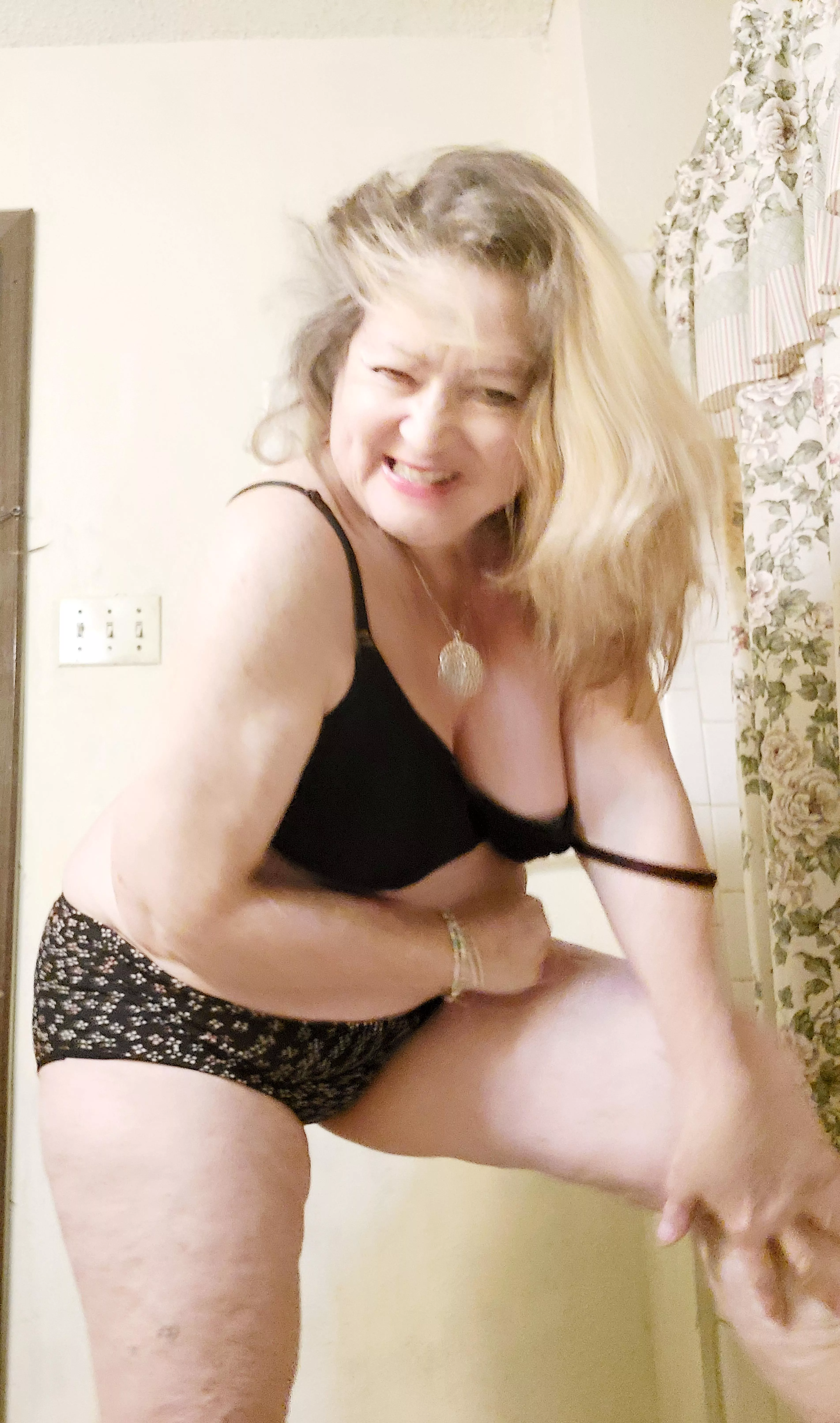 Come and pull my bra and panties off