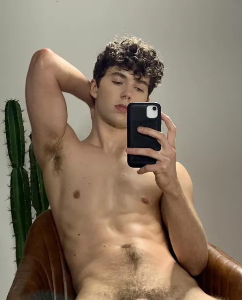 Come worship my sweaty pits 