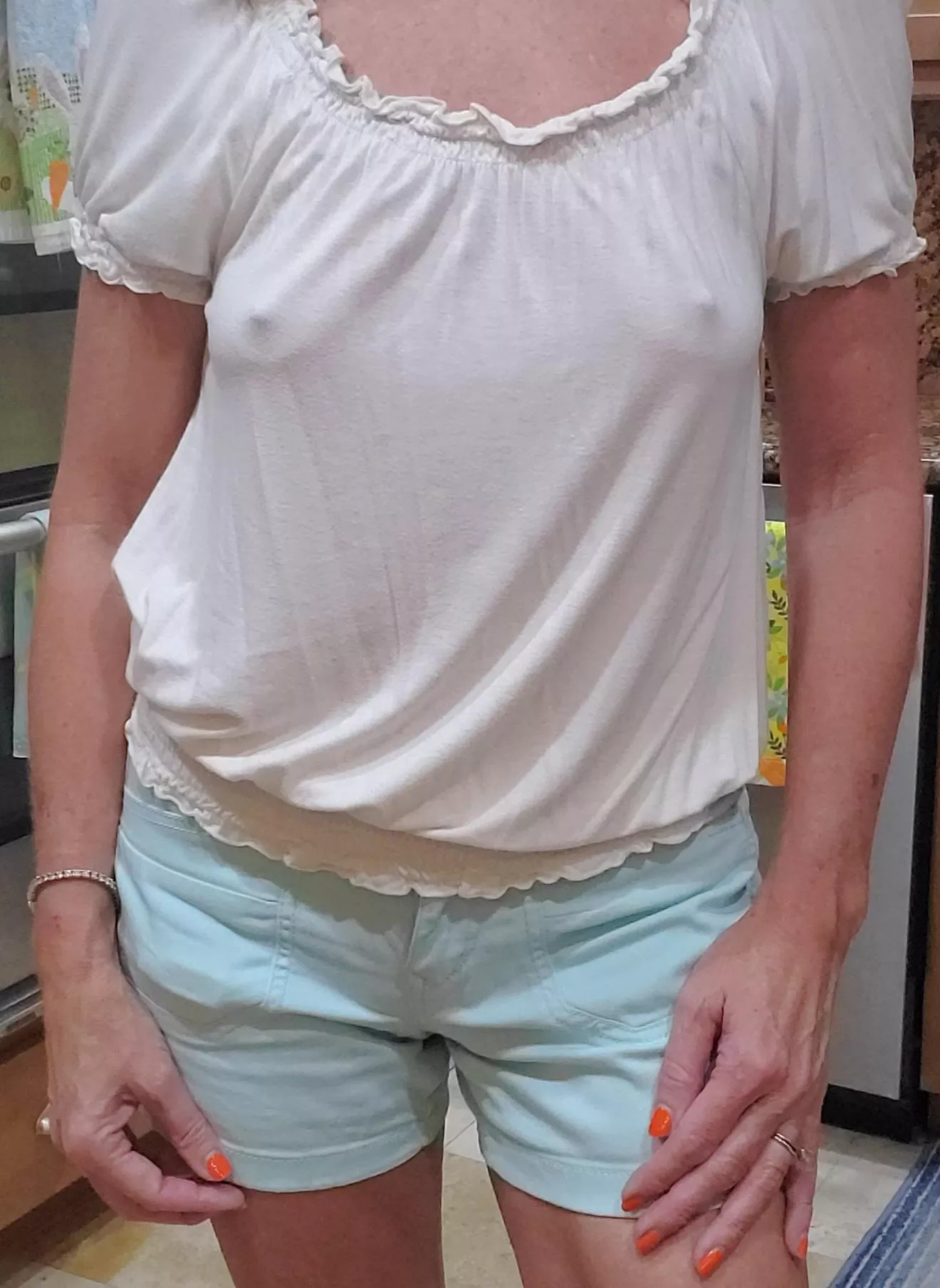 (F)ound this shirt in the back of the closet ... time to give to goodwill? 🤔