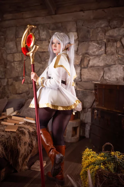 Frieren cosplay by Neyrodesu