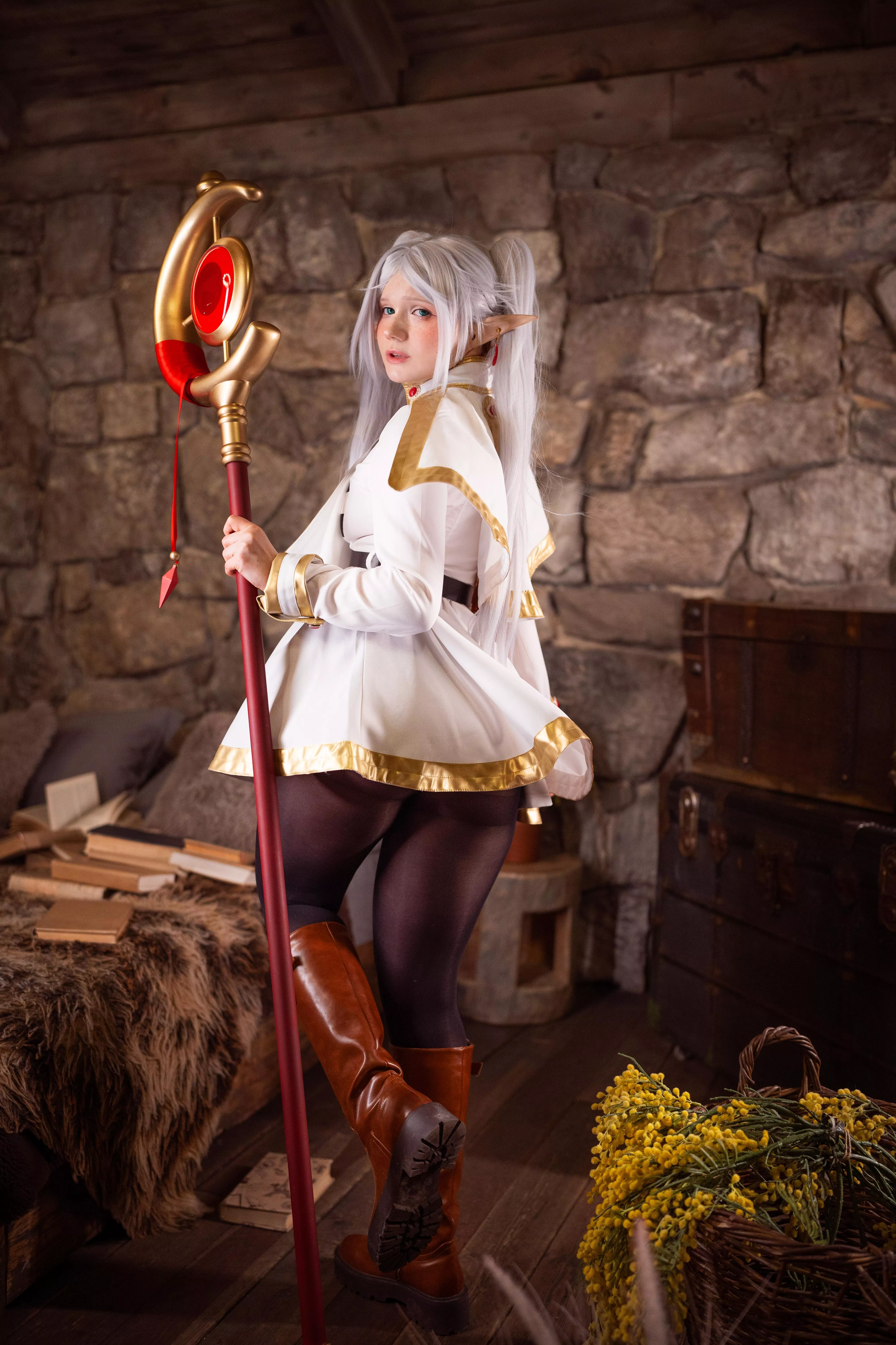 Frieren cosplay by Neyrodesu