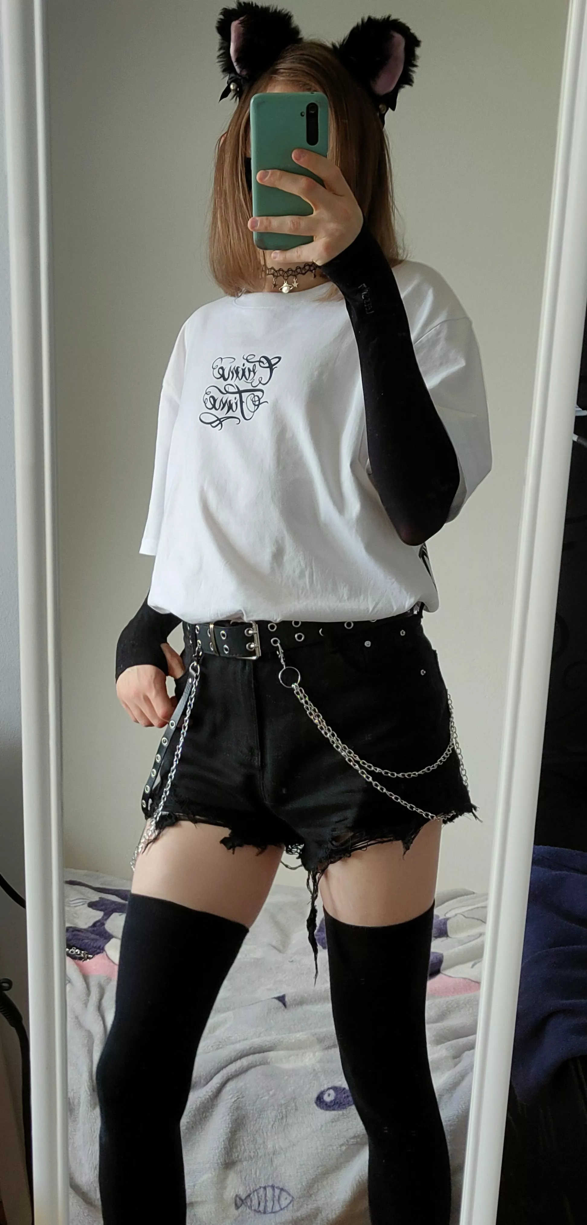 Got some new shorts, love then :3