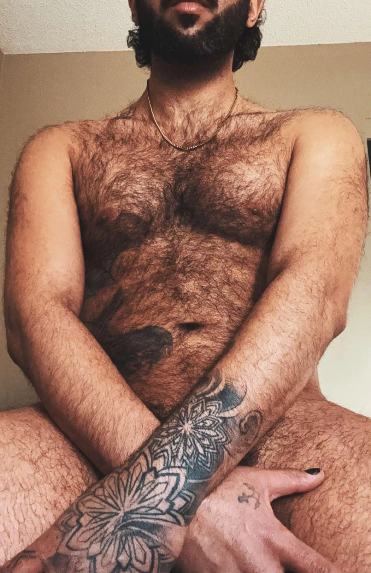 Hey y’all! Hope your having an insanely sexy hairy day 🫶🏽 