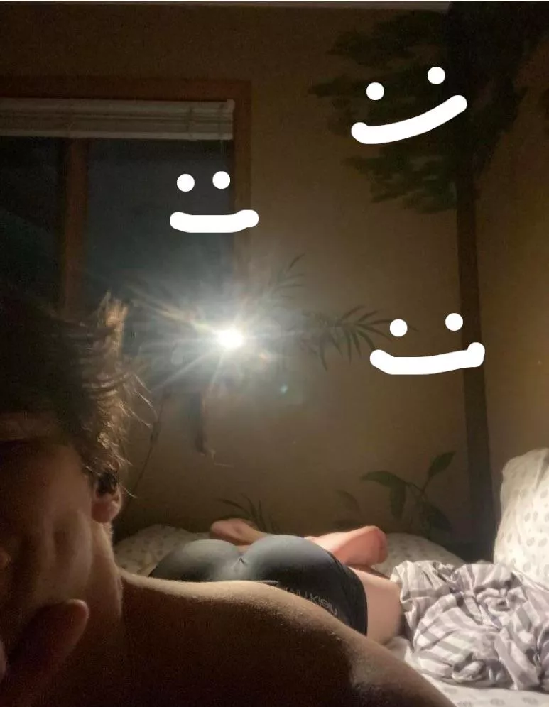 Hot boys hmu with a pic