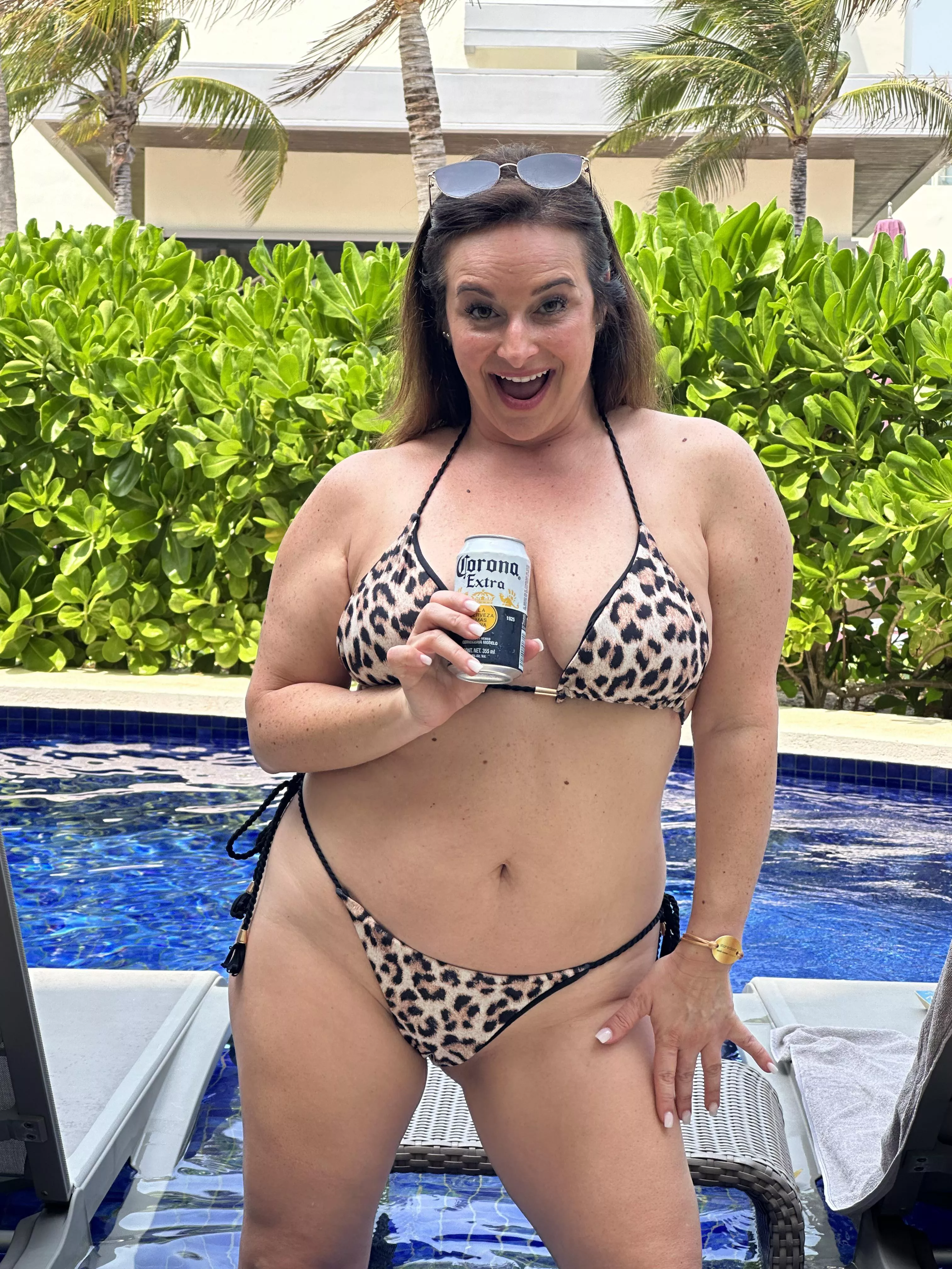 Hot Curvy Spring Break Milf 45F
