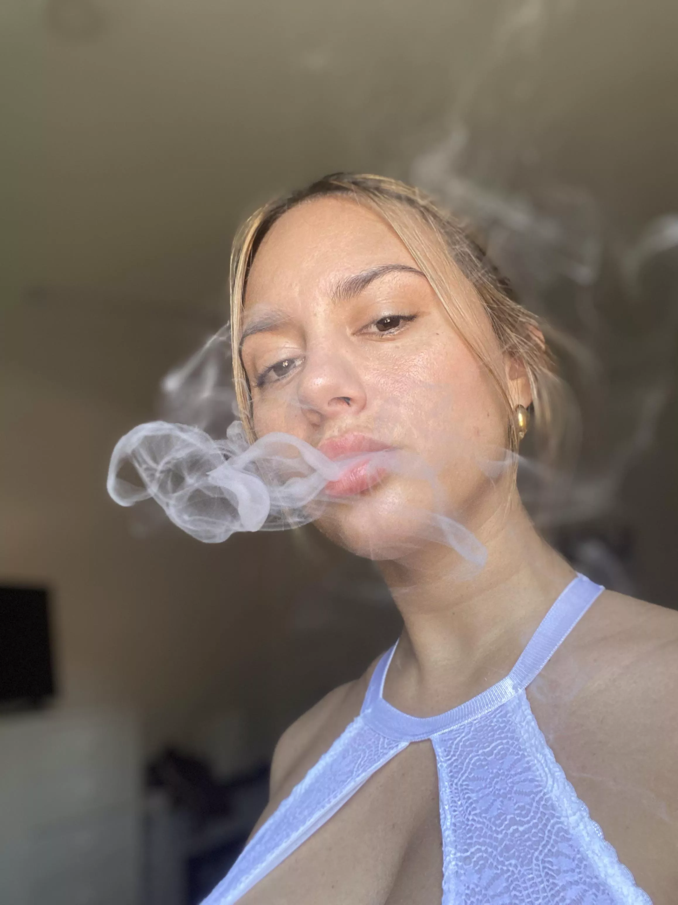 How much does it turn you on to see me smoke?