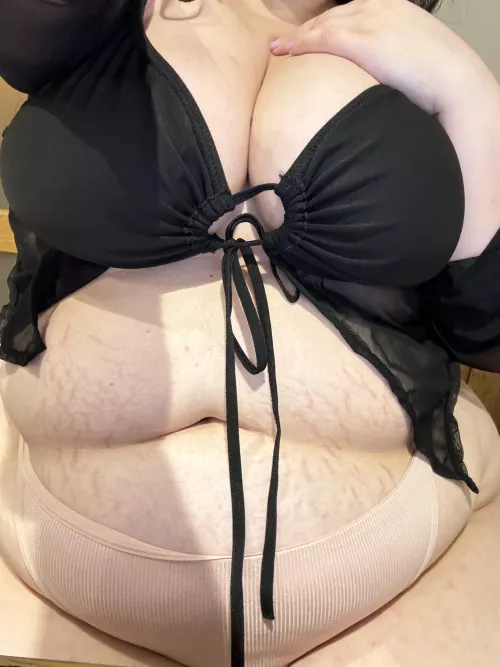 i can't stop snacking at the desk