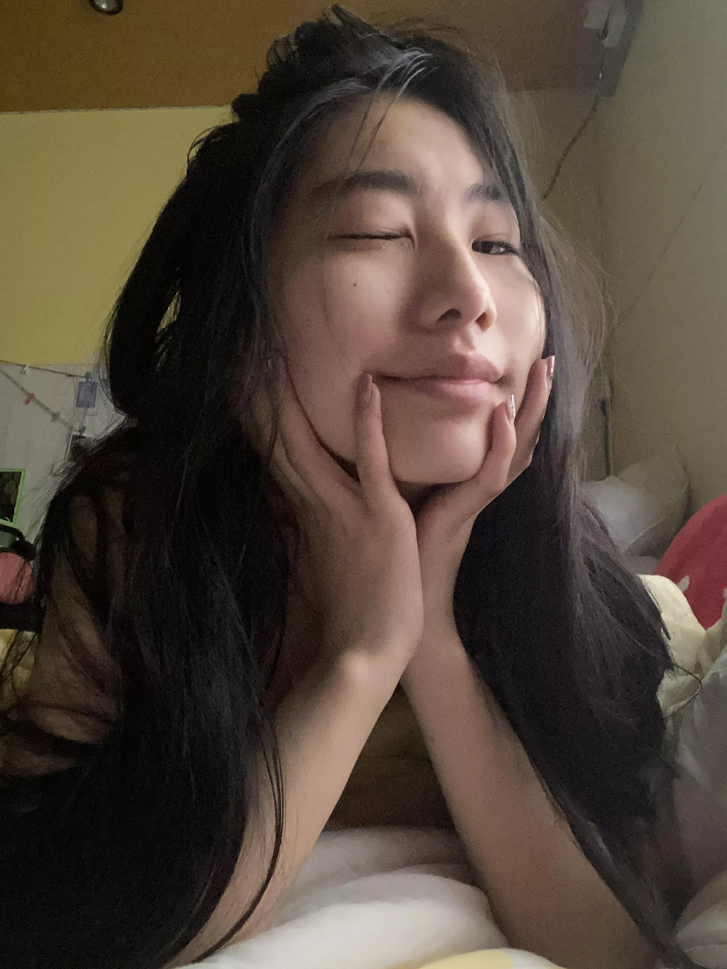 I enjoy sharing my natural Morning Selfies with you guys