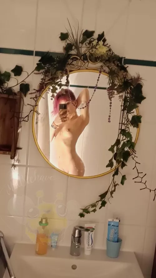 I like the curve from my waist to my booty in this