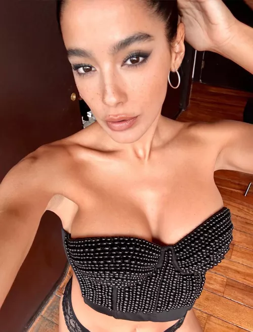 i love my corset cleavage <3