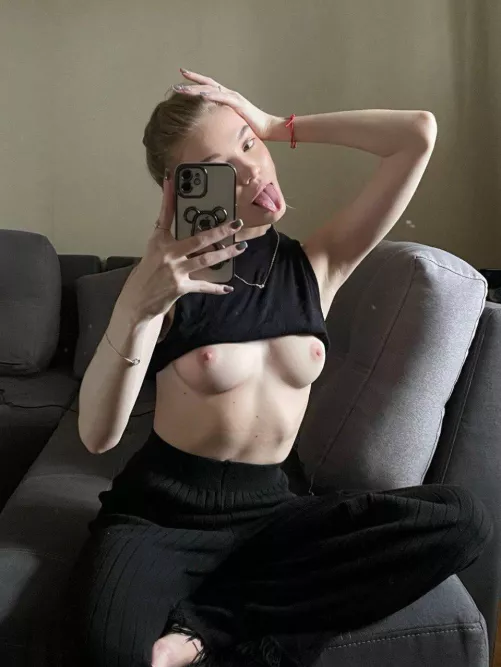 I love when my boobs are kissed