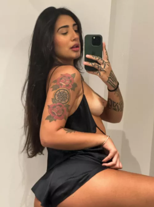 Idk why I like so much my titties in this position