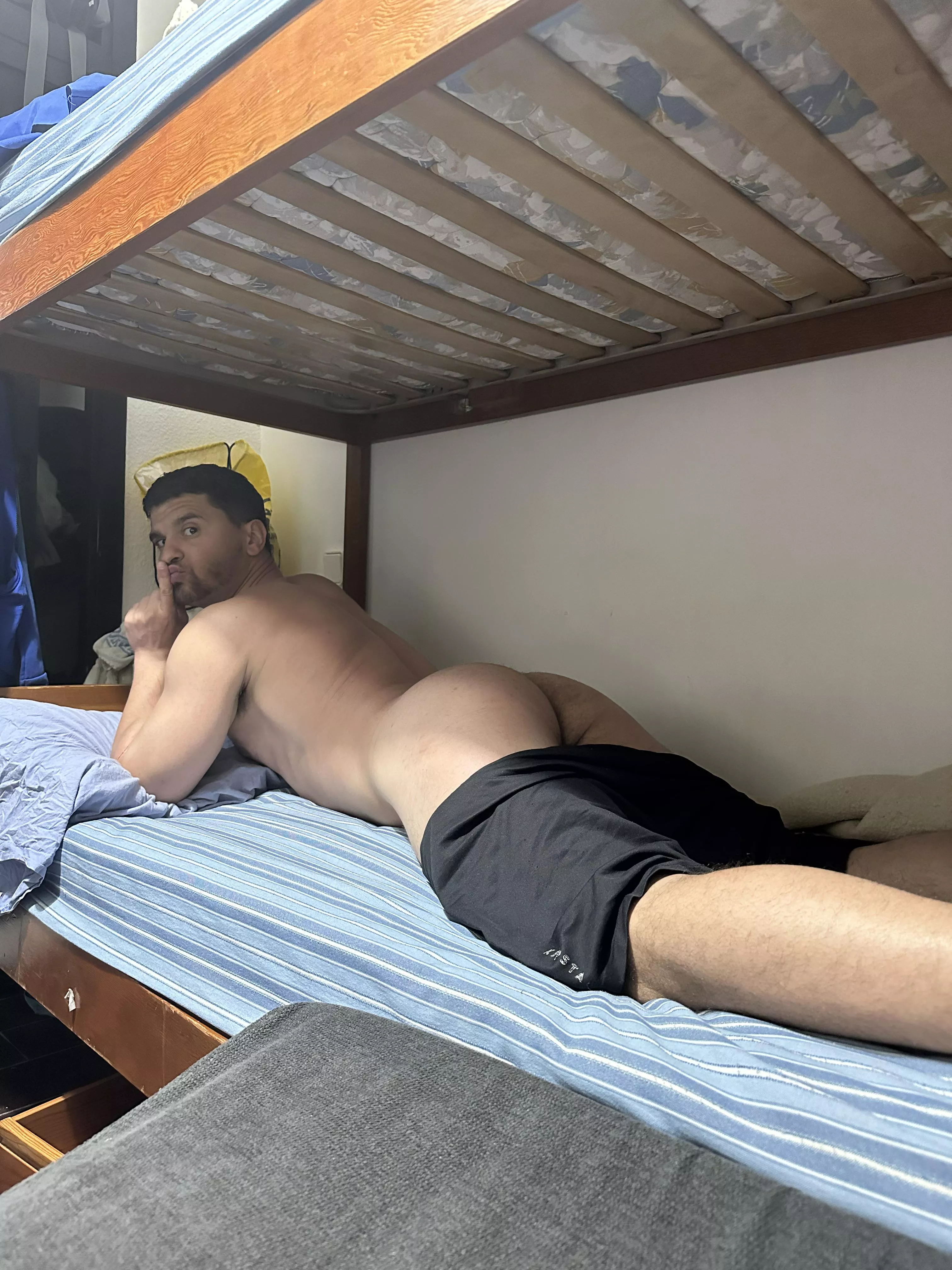 I'm crazy, my brother is sleeping on the top bunk😱