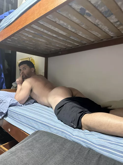 I'm crazy, my brother is sleeping on the top bunk😱