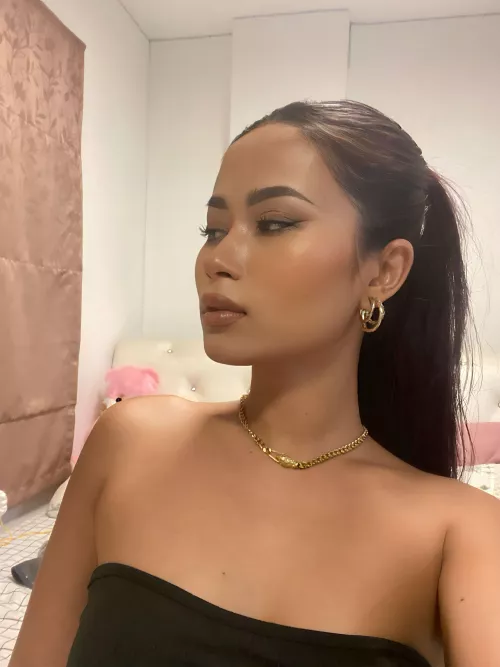 I'm trying a different look today, does it work for me?