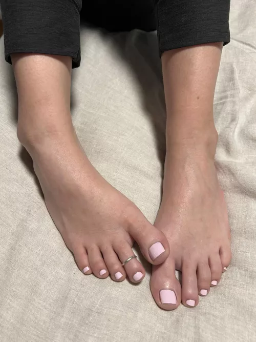 Isn’t it exciting to know the MILF Nextdoor loves her toes sucked!?