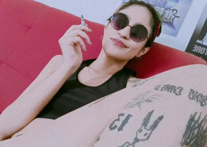 It's hot that feels like hell. I'd love to have a pool and something cold to drink. wyd