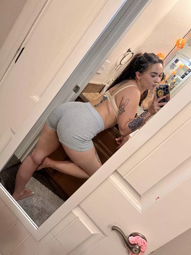 Let's Fuck in the bathroom while everyone listens