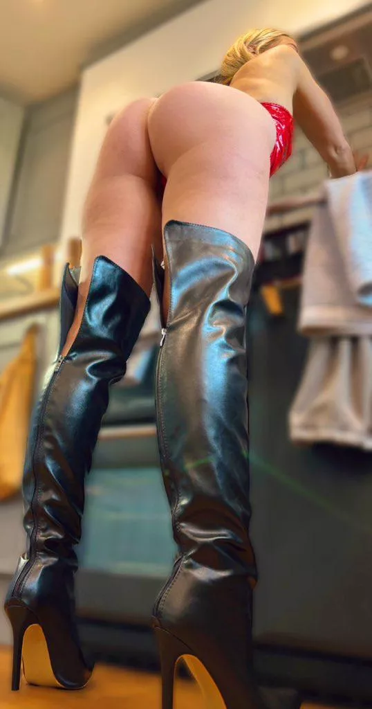 Long legs…..long boots!