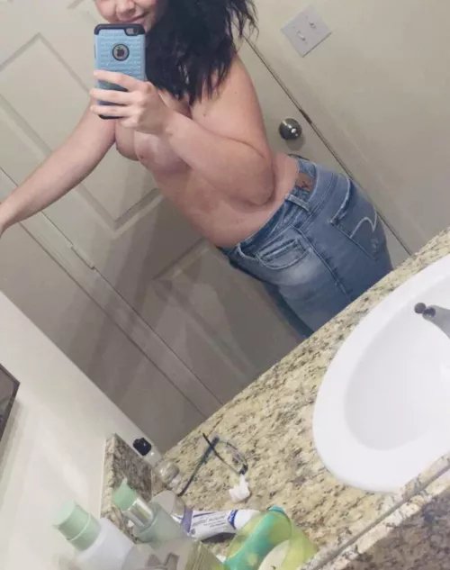 Love keeping my shirt off