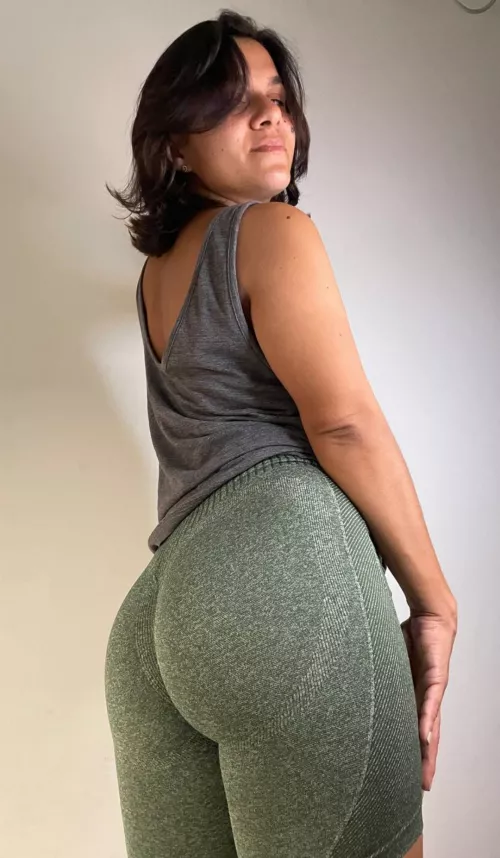 My new favorite yoga pants 