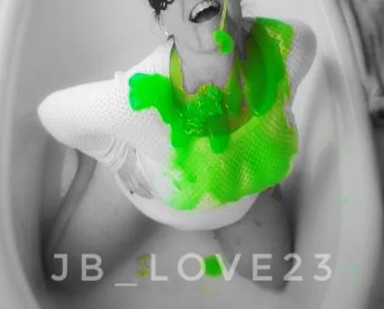 Nothing feels better than cold gooey slime dripping down my body 💚🤍💙