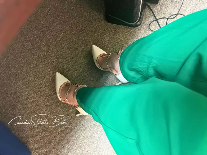 Quick pic under the desk 