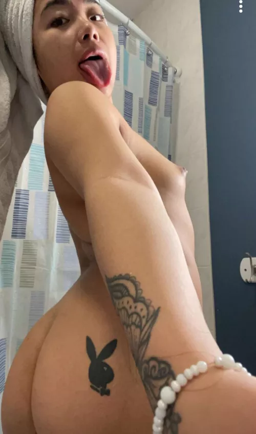 showertime with a huge slut like me? 