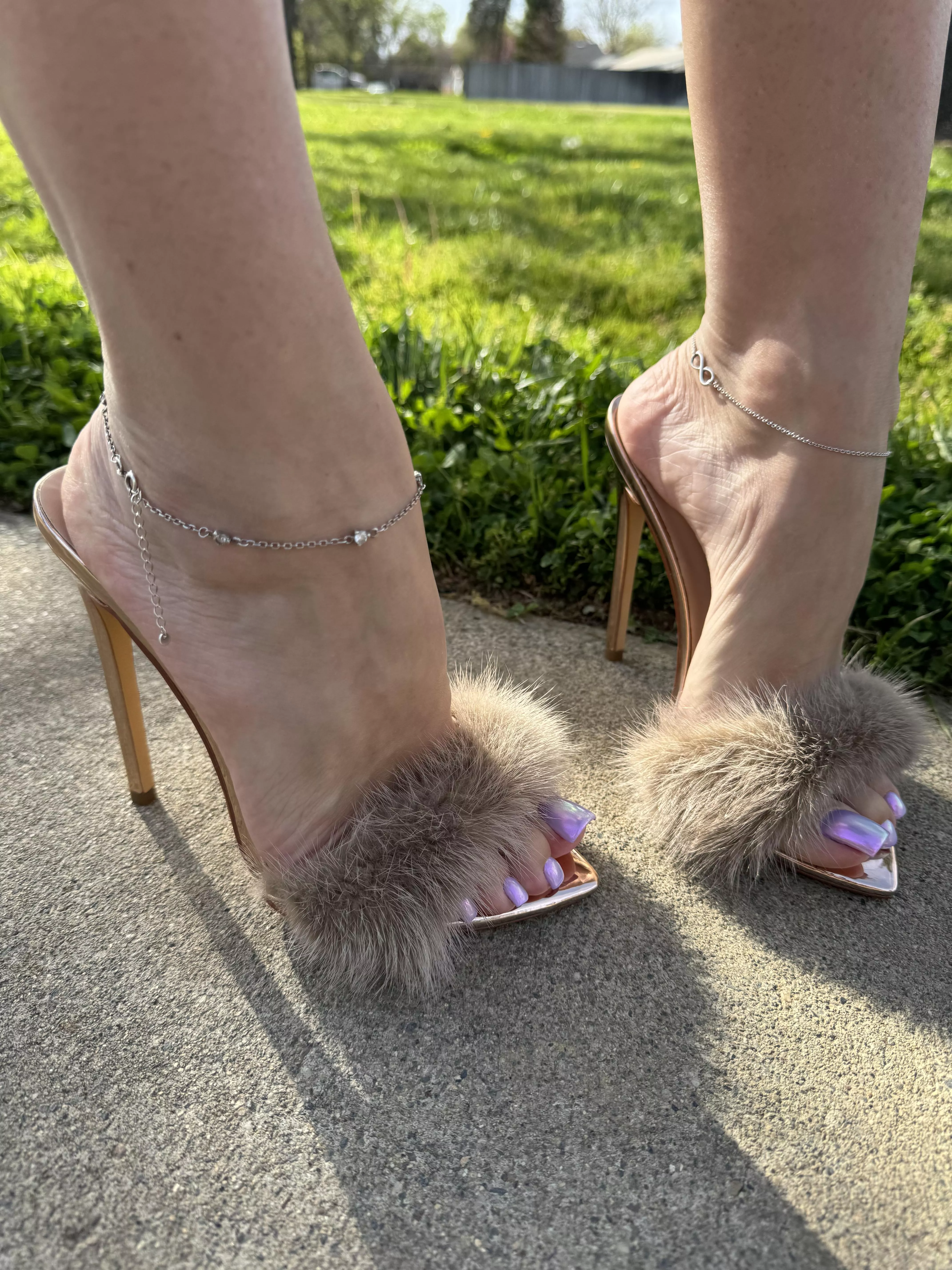 So cute and sexy mules 🥰
