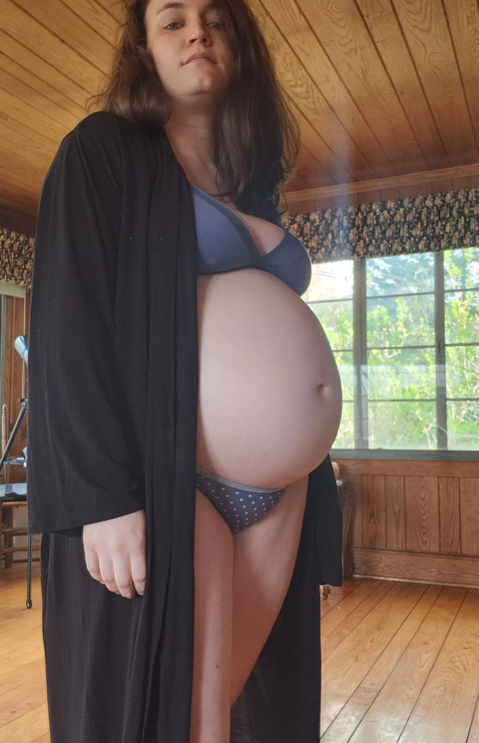 So in love with my almost 28 week bump 😍 