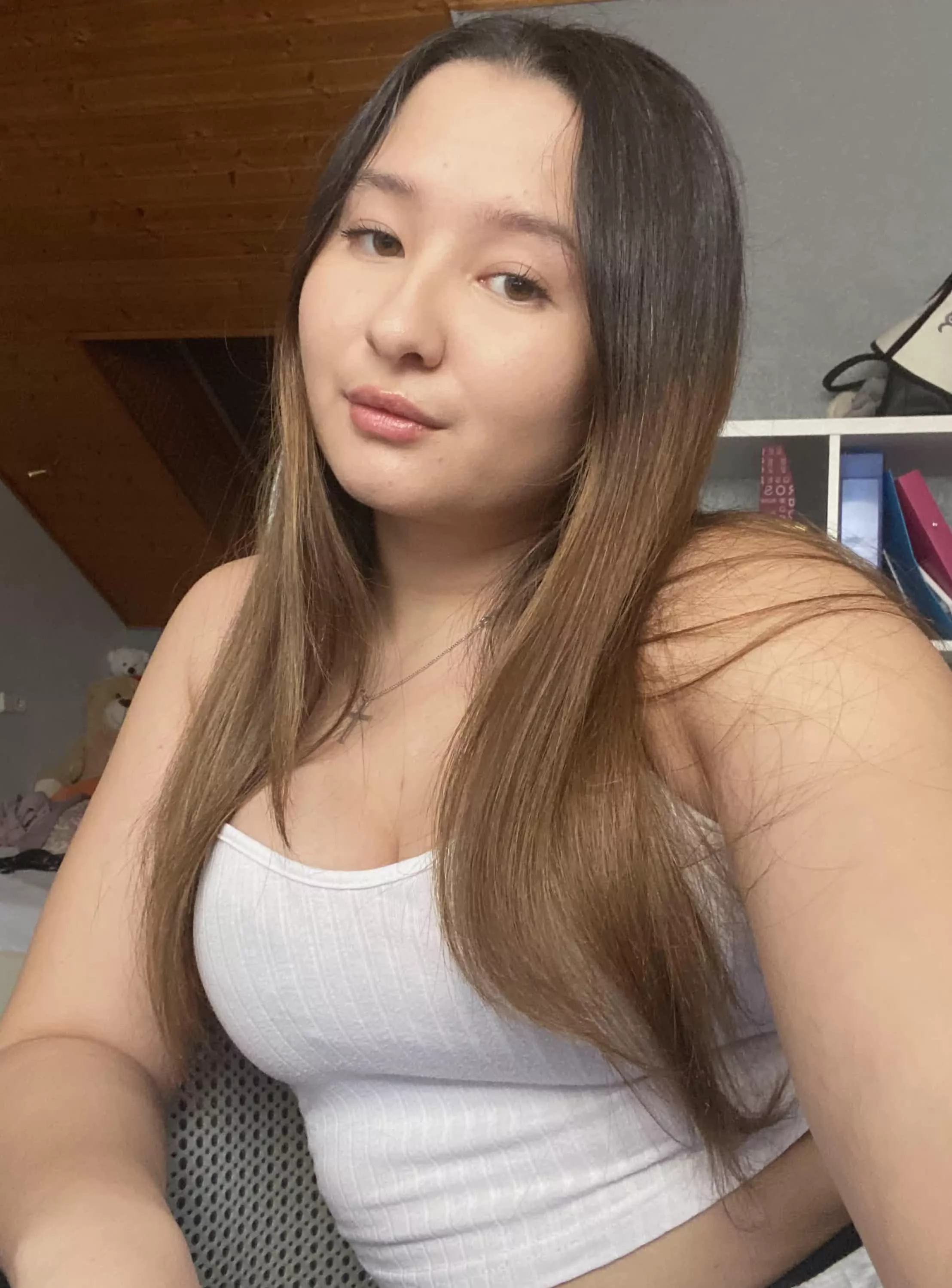 The cutest crop top, but am I the cutest girl?