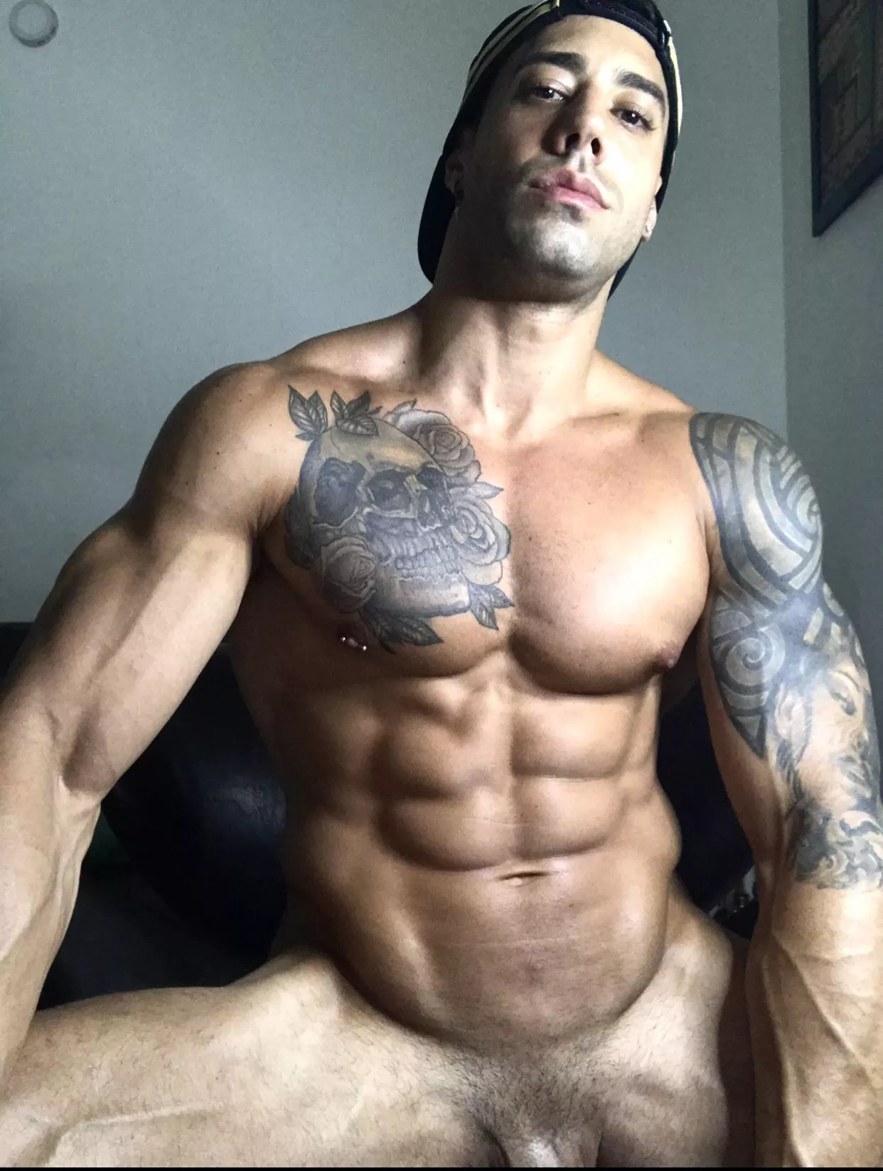 Training naked at home (M)