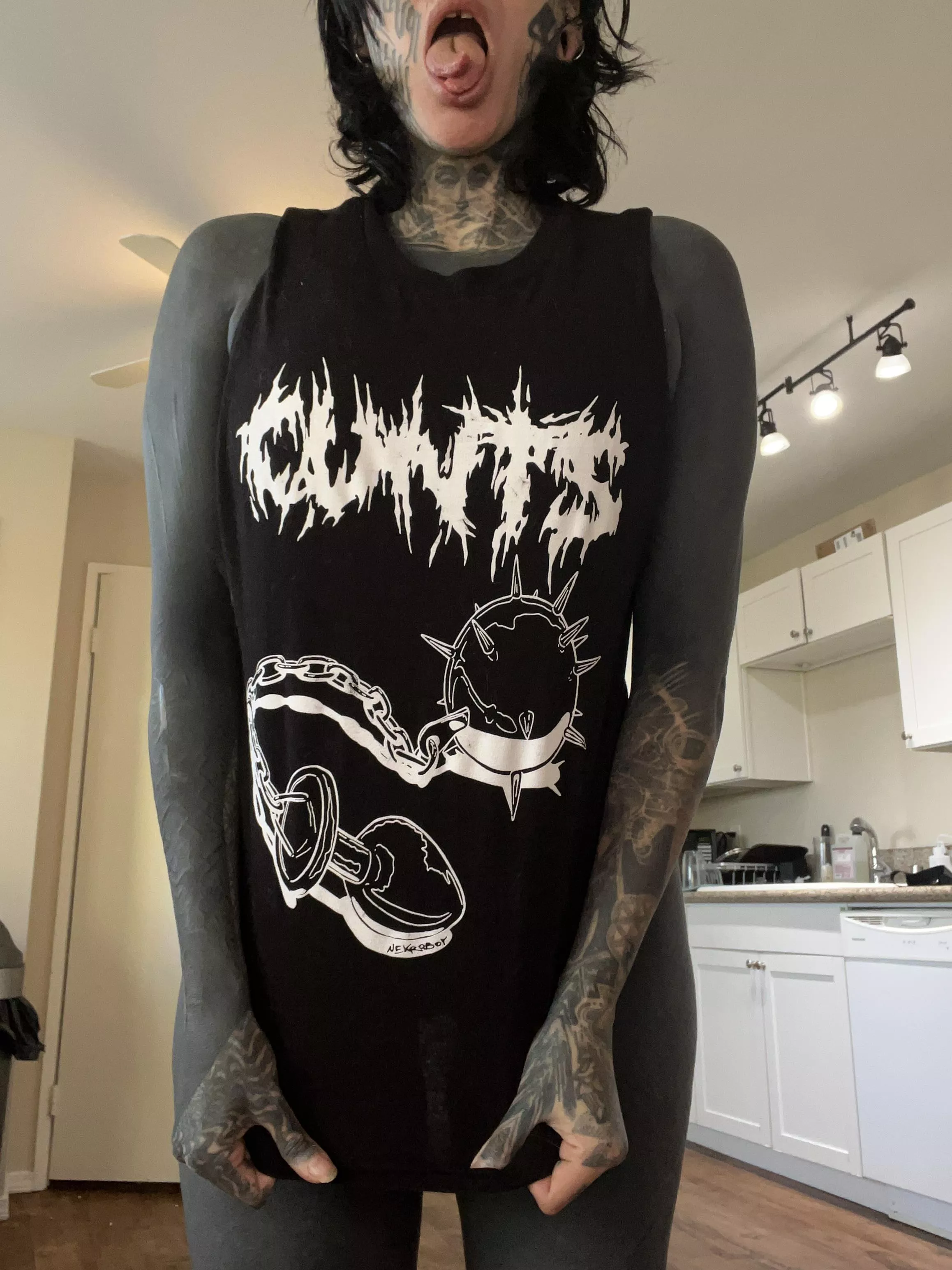 Who’s gonna be my next throne? 👑