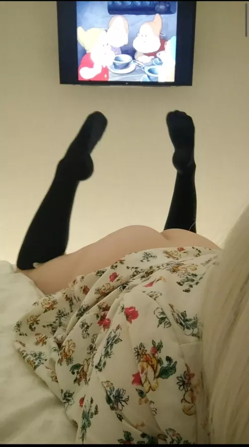 Will daddy let me watch cartoons without panties😇