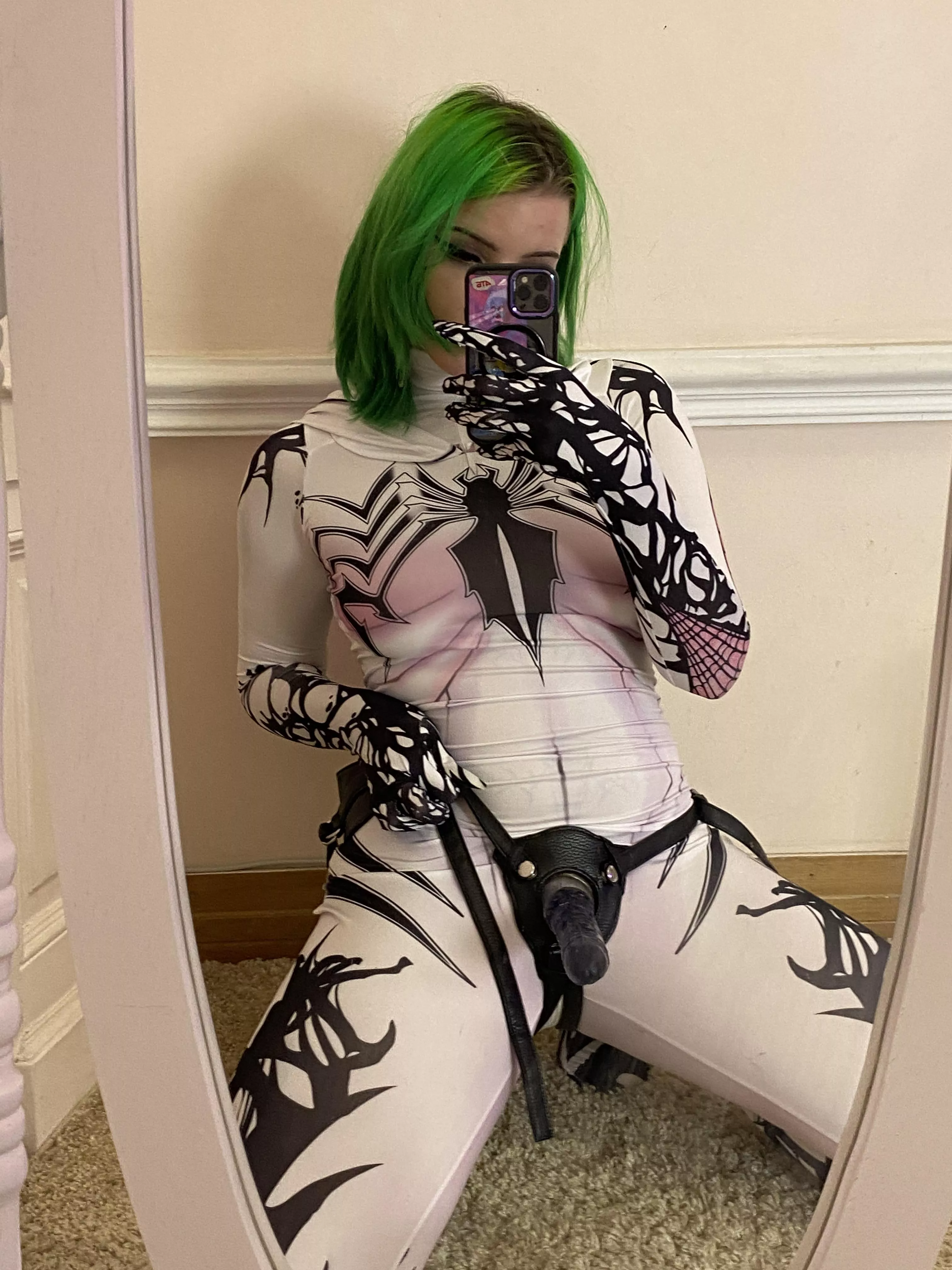 Would you be happy to have your girlfriend waiting for you in a video like this at your house?