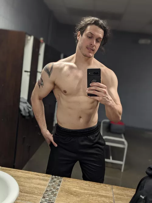 Would you watch me masturbate? DM me for that 😘😌