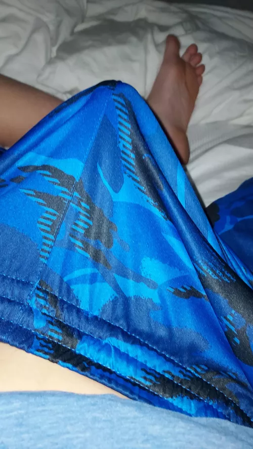 18M, It's sticking straight up for u, who wants to see it straight up but without the shorts.