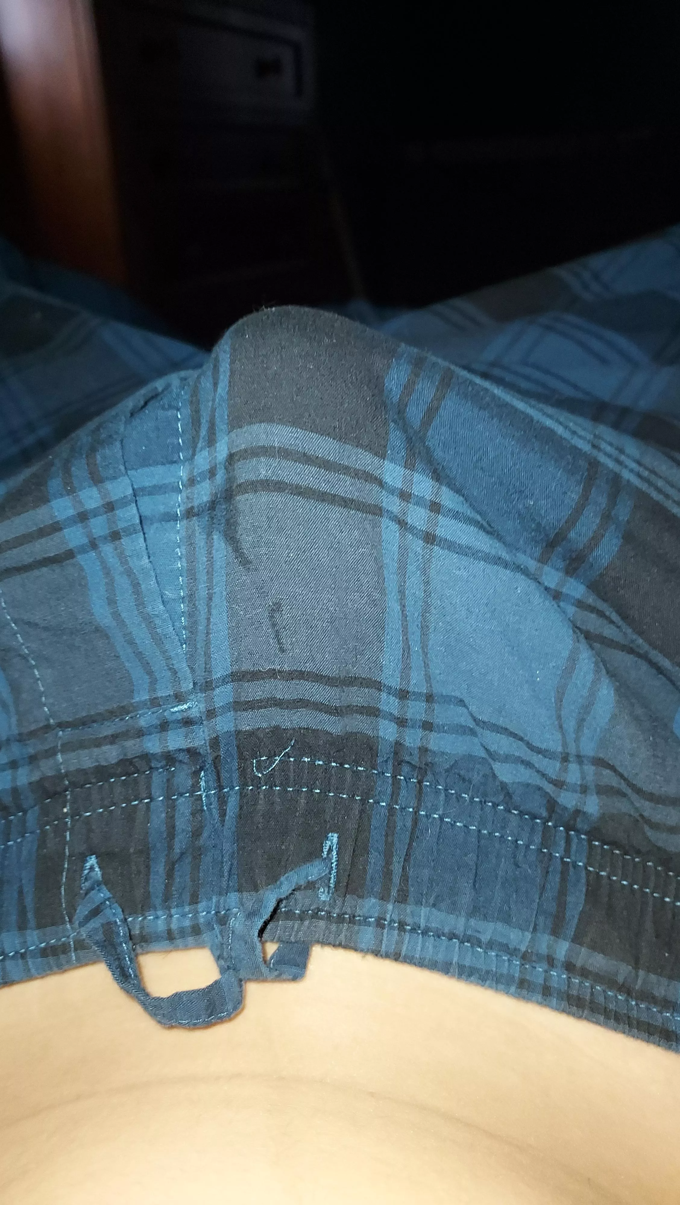 18M, The pre cum is bleeding through my pants, who wants that pre cum to become full cum.