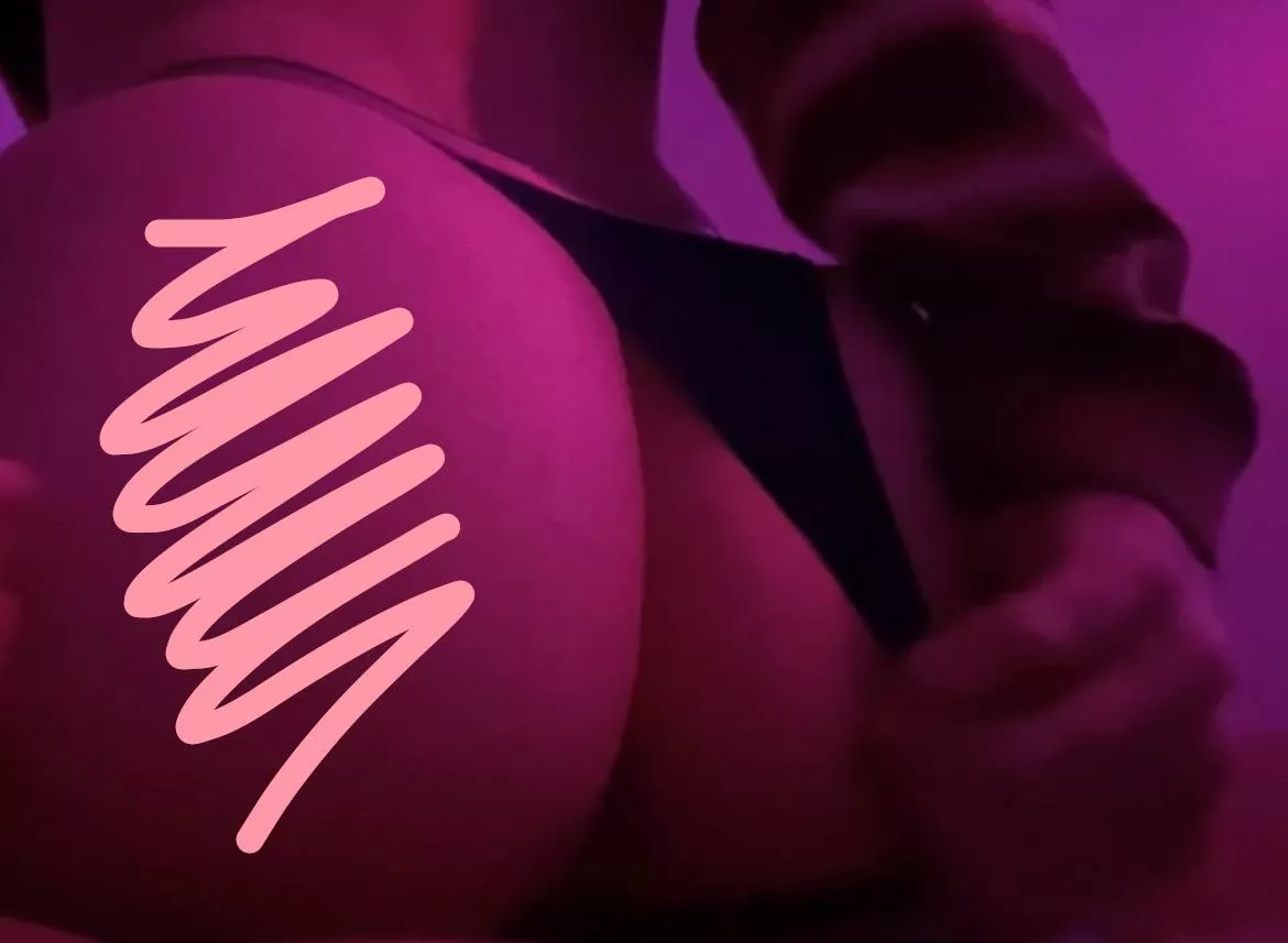 19 femboy. Be fit and send face. College+ snap- b_b23434