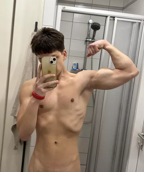 (19)Smell my pit before I take a shower 