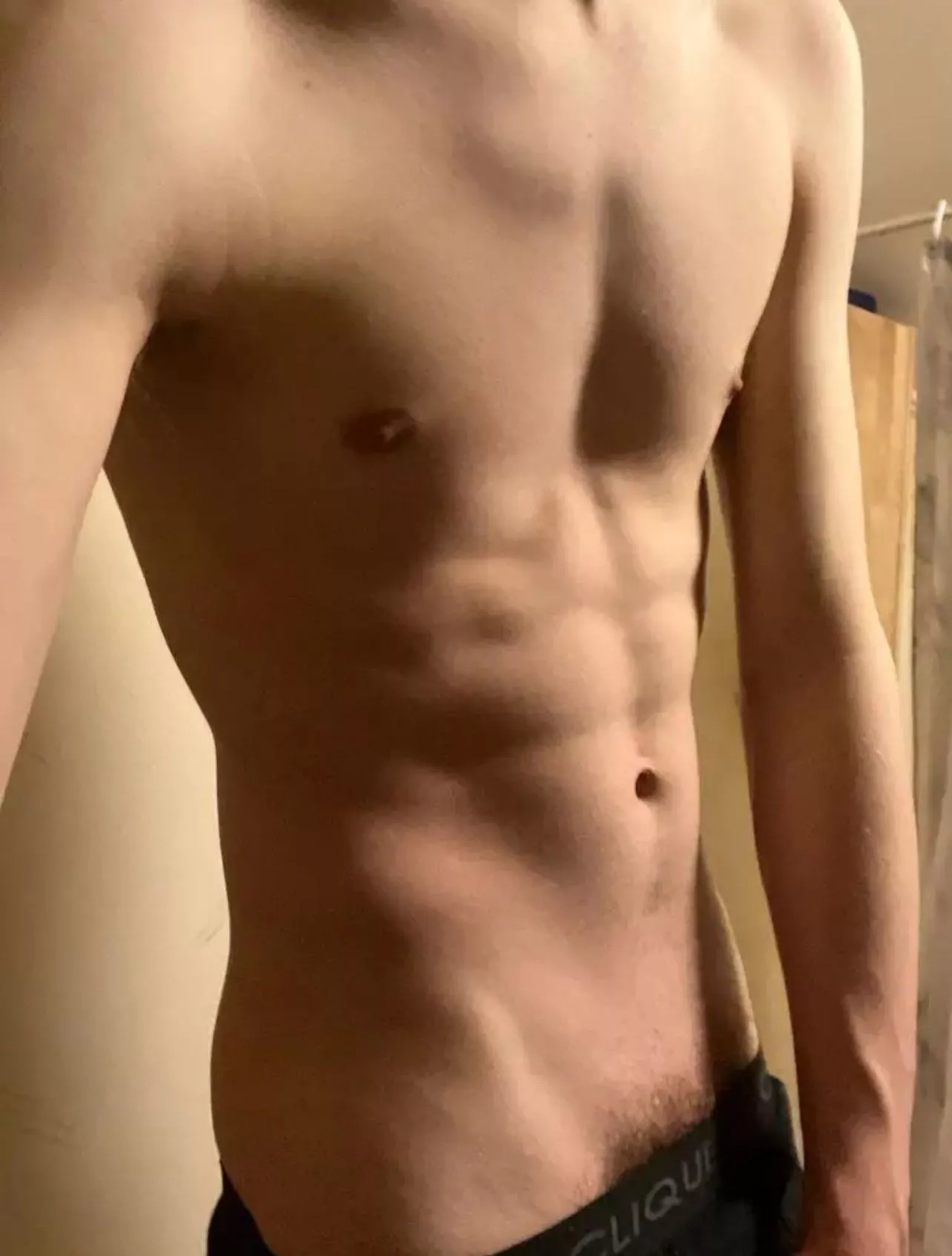 20 btm, fit teen tops hmu I can cum on my face @ericevertsen